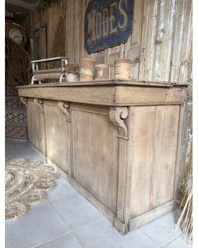 Ancien comptoir de commerce en chêne