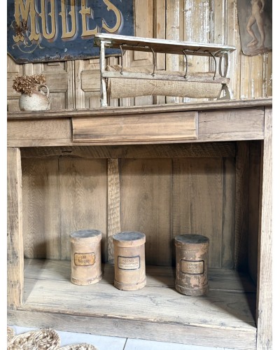 Ancien comptoir de commerce en chêne