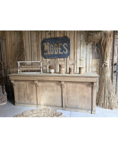 Ancien comptoir de commerce en chêne