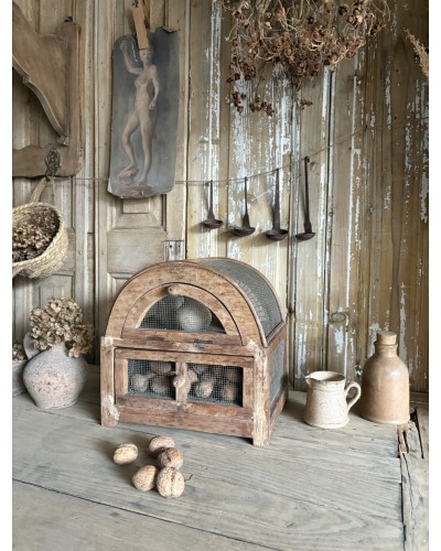 Ancien petit garde manger