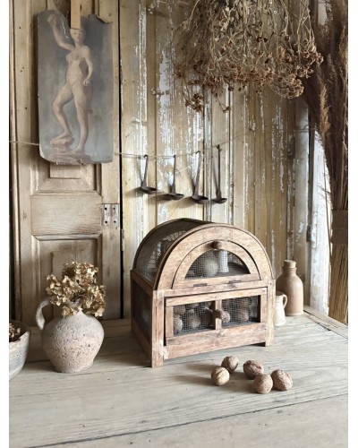 Ancien petit garde manger
