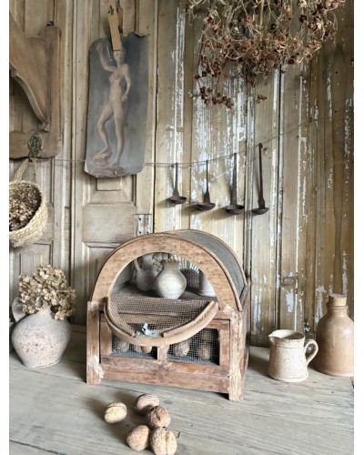 Ancien petit garde manger
