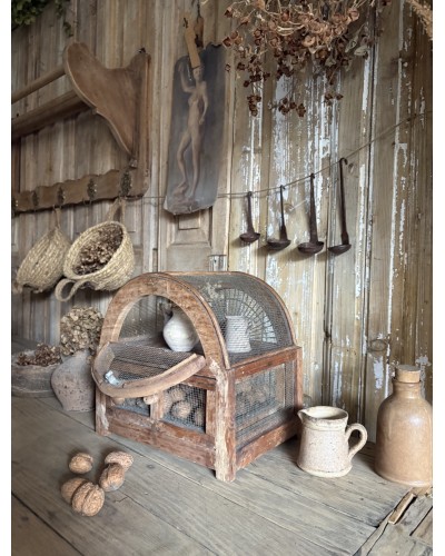Ancien petit garde manger