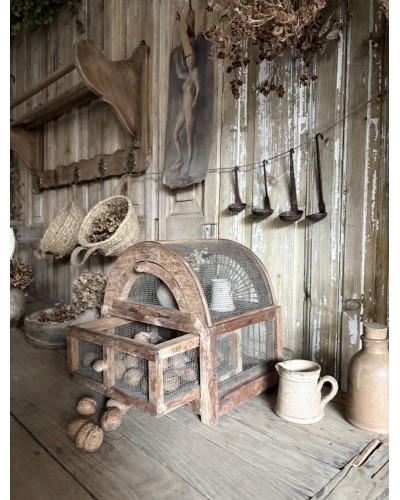 Ancien petit garde manger