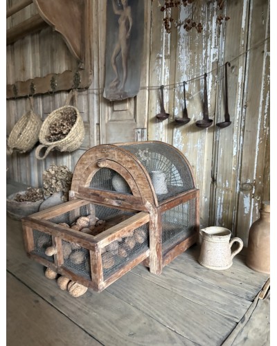 Ancien petit garde manger