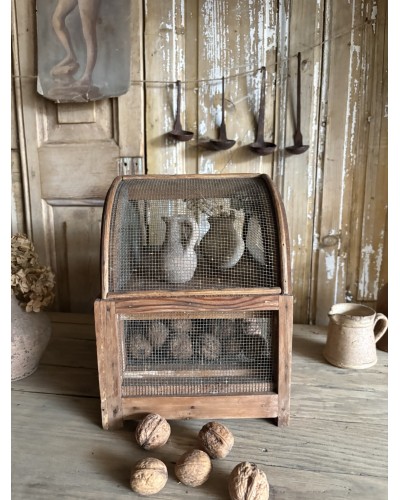 Ancien petit garde manger
