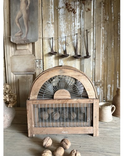 Ancien petit garde manger