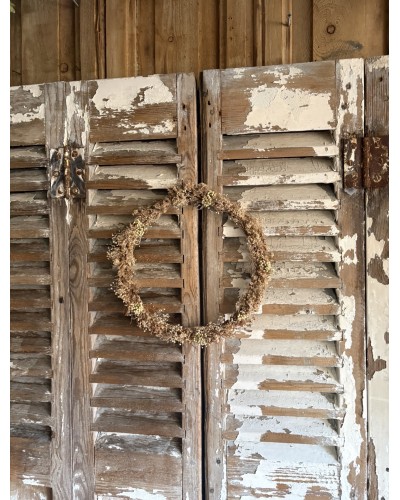 Ensemble d’anciens volets en bois