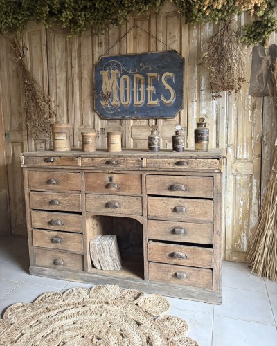 Magnifique ancien comptoir de commerce en chêne à nombreux tiroirs