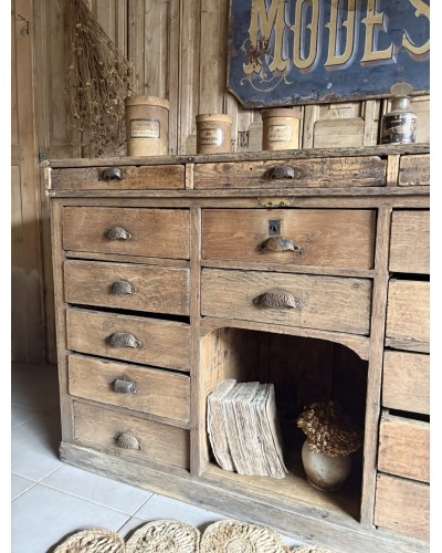 Magnifique ancien comptoir de commerce en chêne à nombreux tiroirs