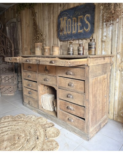 Magnifique ancien comptoir de commerce en chêne à nombreux tiroirs