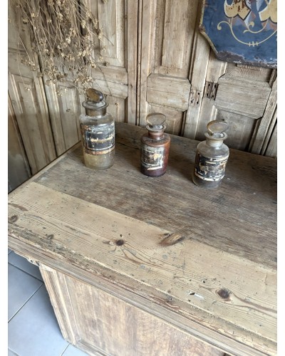 Magnifique ancien comptoir de commerce en chêne à nombreux tiroirs