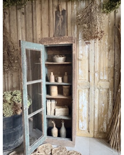 Ravissante ancienne armoire vitrée à la magnifique patine