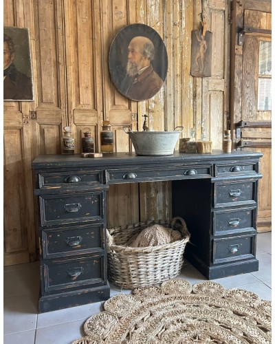 Magnifique ancien bureau en orme massif à la patine noire