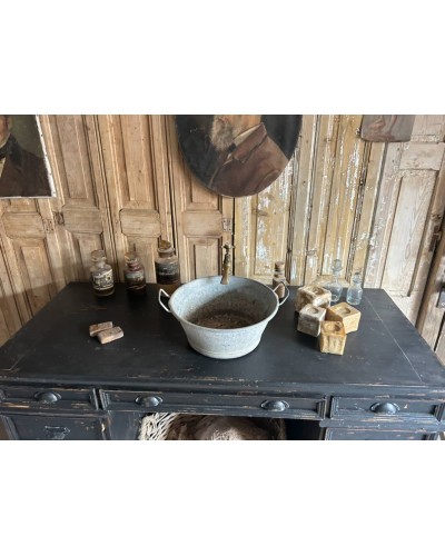 Magnifique ancien bureau en orme massif à la patine noire