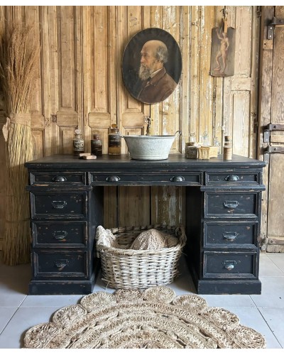 Magnifique ancien bureau en orme massif à la patine noire
