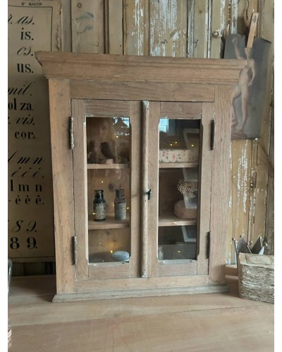Petite armoire vitrée