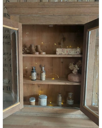 Petite armoire vitrée