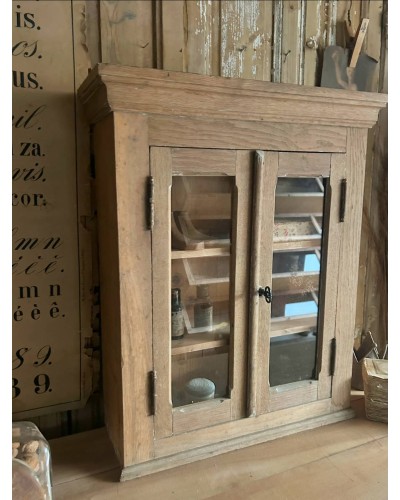 Petite armoire vitrée