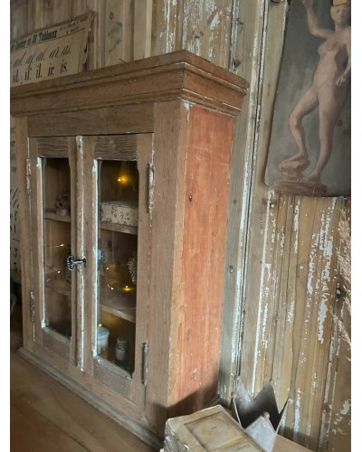 Petite armoire vitrée