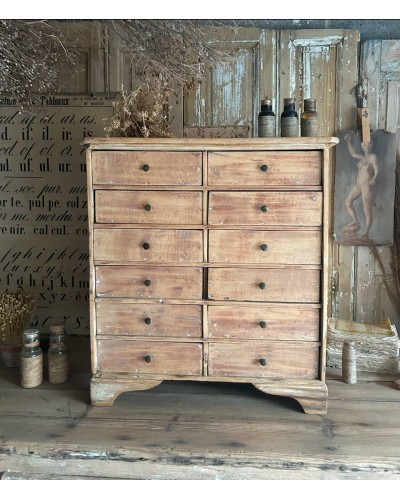 Ancien meuble d'horloger