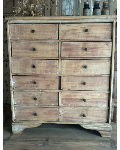 Ancien meuble d'horloger