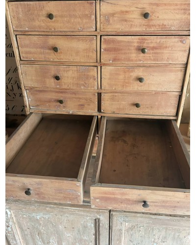 Ancien meuble d'horloger